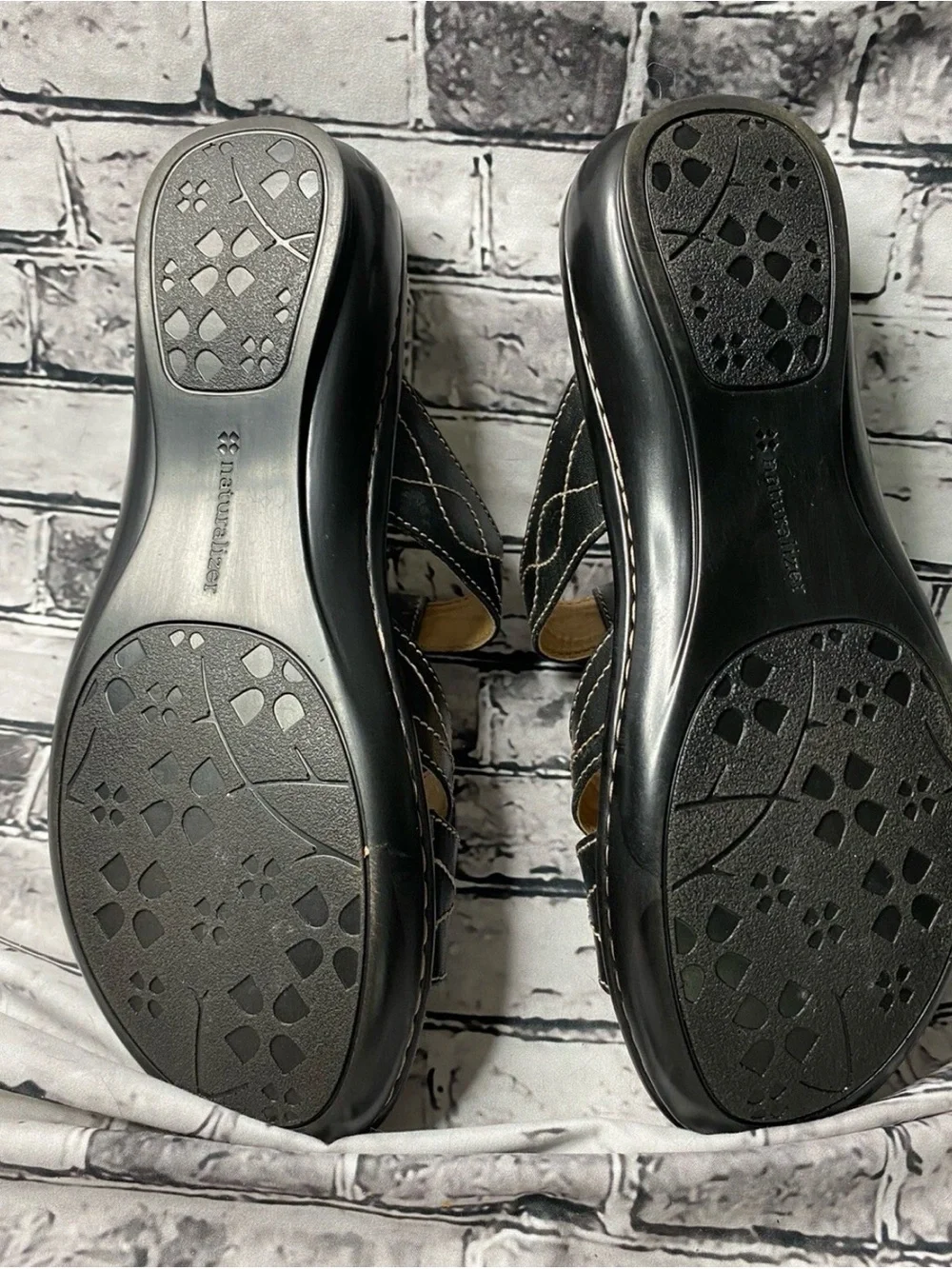 Naturalizer Journie N5 Comfort Sandal Womens Size 9M Black Brass Gromets Detail
